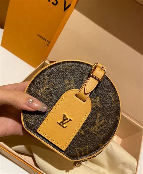 louis vuitton bun bag with gold zipper|Louis Vuitton round shoulder bag.